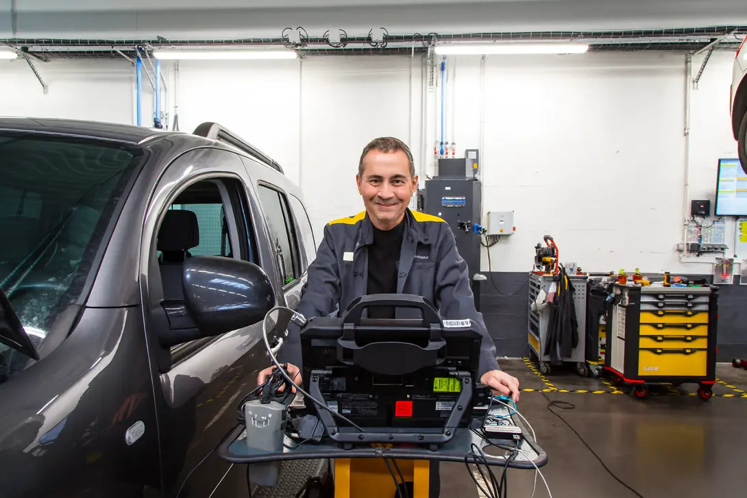 Expert E-Tech Ternay Auto